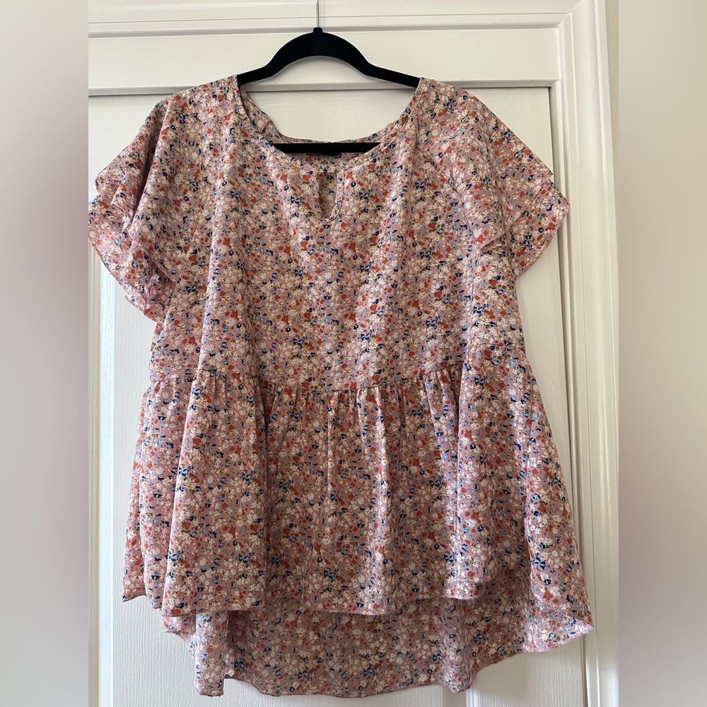 Keyhole Peplum Floral Top